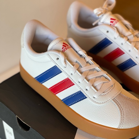 NIB ADIDAS VL COURT 3.0 KIDS CLOUD WHITE/ROYAL BLUE/BETTER SCARLET JH8721 - Picture 9 of 16